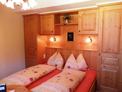 Ένα ή περισσότερα κρεβάτια σε δωμάτιο στο Kollerhof