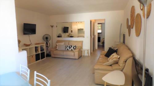 CANNES plage 2mn/45m2/vue mer/inernet/clim/parking privé