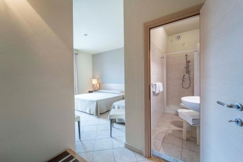 Koupelna v ubytování Hotel San Giuan