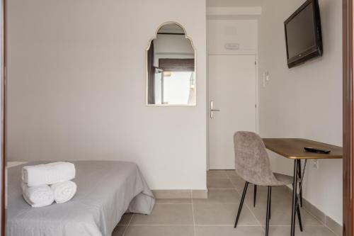 a room with a bed and a desk and a chair at Villamarta Boutique Rooms in Jerez de la Frontera