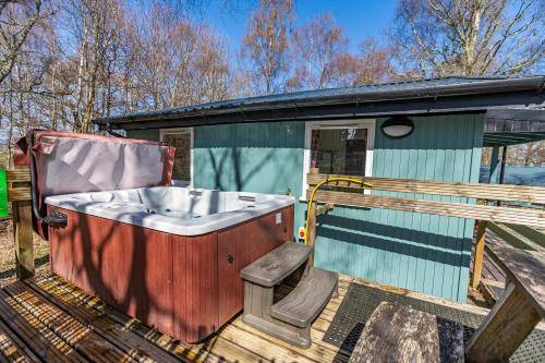 Fern Lodge 11 with Hot Tub