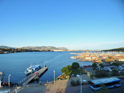 Photo de la galerie de l'établissement Résidence en plein coeur du parc paysager des Sablettes, à La Seyne-sur-Mer