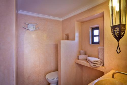 Koupelna v ubytování Hotel & Spa Dar Baraka & Karam