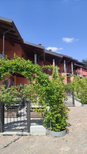 a group of trees in front of a building at Slowliday in Viverone