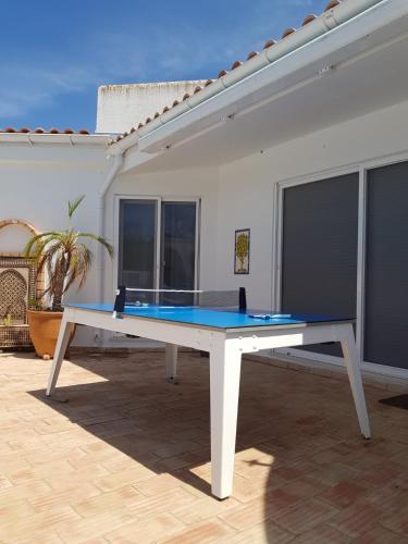 a ping pong table in the middle of a patio at Villa Sagres in Portimão
