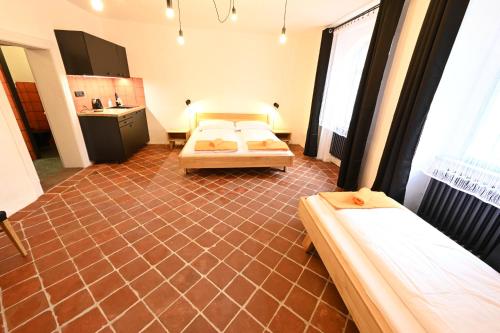 Una cama o camas en una habitación de Valečská pálenice
