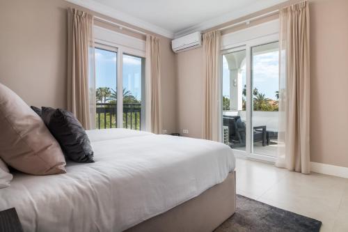 Casa Helena, Luxury Beach Side 5 Bedroom Villa