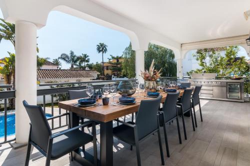Casa Helena, Luxury Beach Side 5 Bedroom Villa