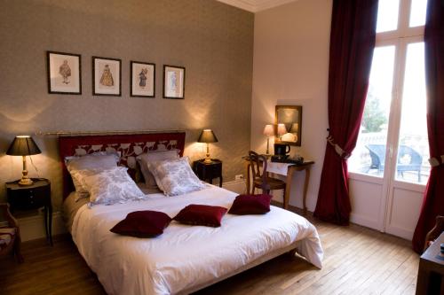 מיטה או מיטות בחדר ב-Le Manoir de Crisolles