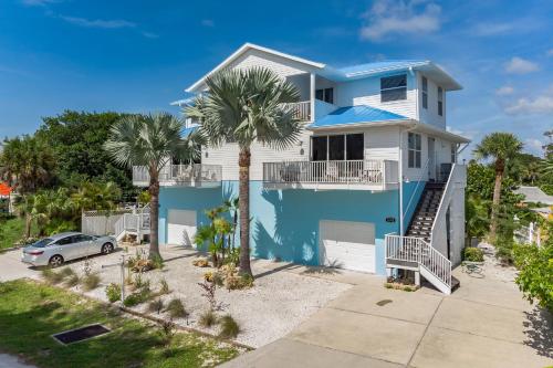 Gallery image of Sunset Views Steps From The Beach Duplex in Englewood