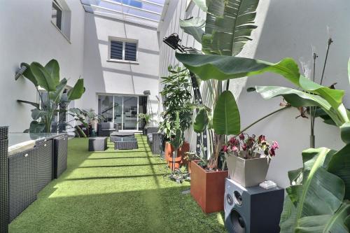 Κήπος έξω από το Villa Design le Crès