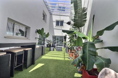 Κήπος έξω από το Villa Design le Crès
