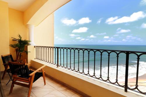a balcony with a view of the ocean at Departamento en Gavias Grand Mazatlan 920 Torre Sur in Mazatlán
