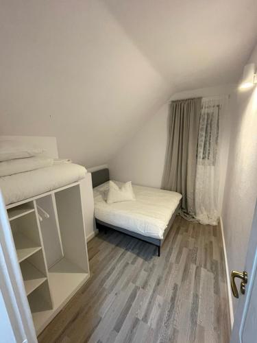 a small room with a bed and a window at Cabana The Lux in Beclean