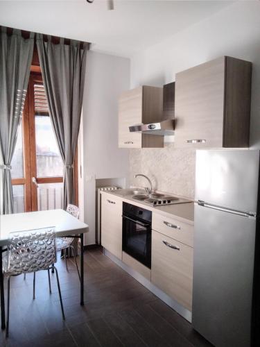 A cozinha ou cozinha compacta de HH Hermoso Housing ALESSANDRIA