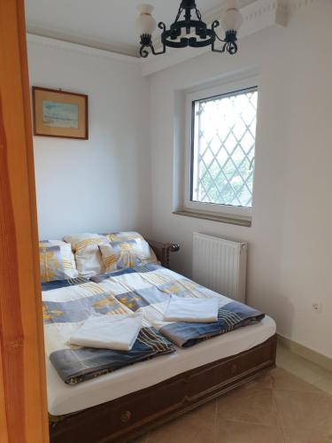 Легло или легла в стая в Endrődi Apartman Lakás
