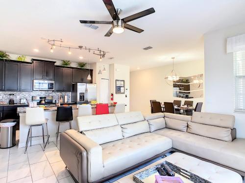 SPECIAL OFFER! New Stylish Townhouse By The Lake - Near Disney And Outlets, Kissimmee, Statele Unite ale Americii