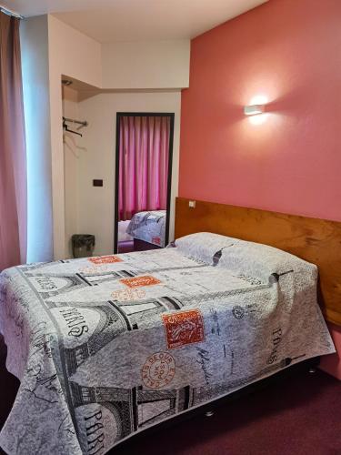a bedroom with a bed with a blanket on it at Hotel Edén in Santiago Juxtlahuaca