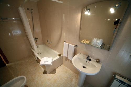 Hotel Río Ulla Monterroso, Spain - Booking.com