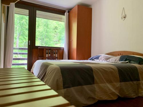 Un pat sau paturi într-o cameră la Cervinia Ski In Ski Out - Spacious Apartment