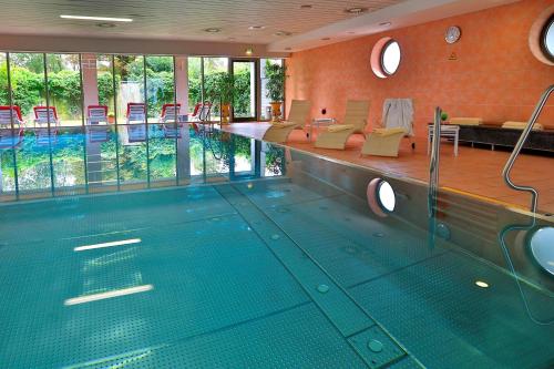 Swimming pool sa o malapit sa Best Western Hotel Heidehof
