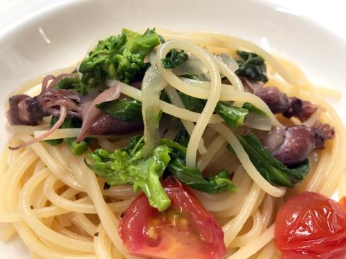 Makanan di atau berdekatan rumah tamu ini