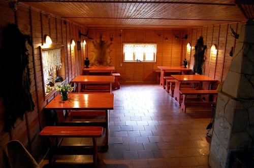 Rehe Turismitalu tesisinde bir restoran veya yemek mekanı
