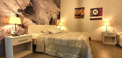 Una cama o camas en una habitación de Affittacamere Borgo Sabbionara