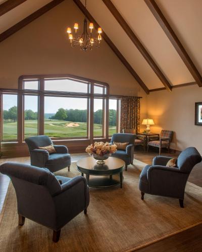 Un lugar para sentarse en The Sewanee Inn