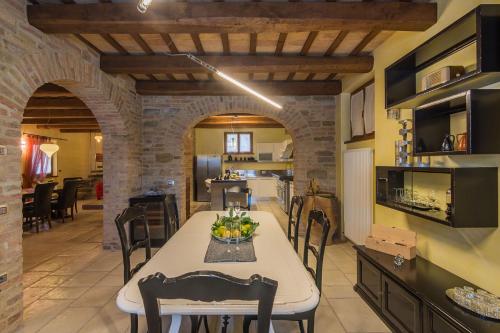 a kitchen and dining room with a table and chairs at Villa Design in Pergola