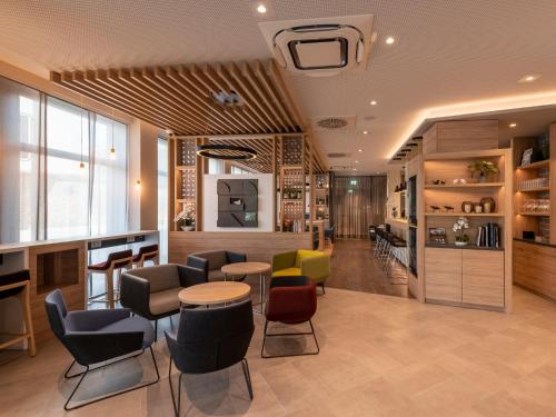 a lobby with a bar with chairs and tables at Holiday Inn Express - Offenbach by IHG in Offenbach