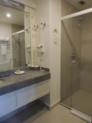 Ένα μπάνιο στο Quality Suites Alphaville