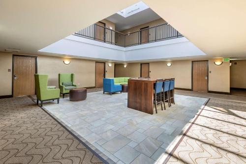a large lobby with chairs and a table at THE ATRIUM HOTEL SFO AIRPORT - FREE Shuttle & Breakfast in San Bruno