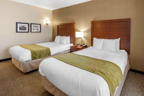 a hotel room with two beds and two lamps at THE ATRIUM HOTEL SFO AIRPORT - FREE Shuttle & Breakfast in San Bruno