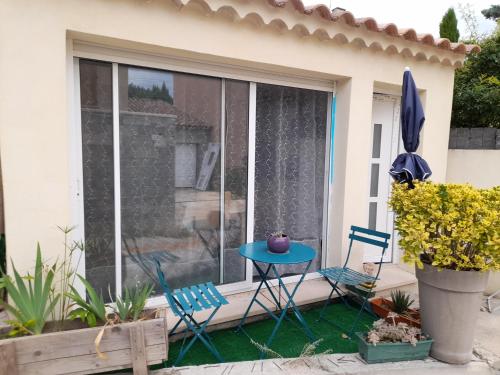 STUDIO avec une place de parking