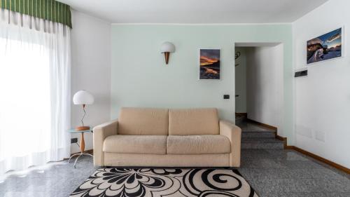 Ein Sitzbereich in der Unterkunft Residence Pizzo Scalino