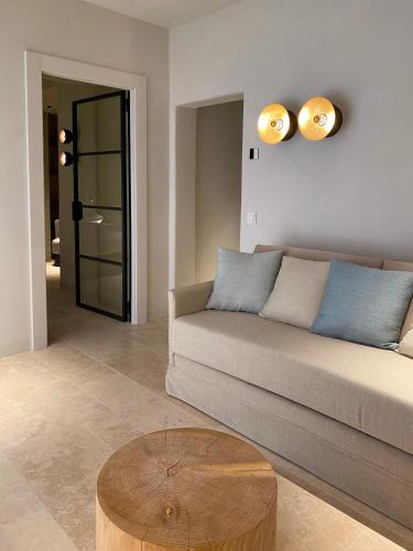 a living room with a couch and a coffee table at Laqua by the lake in Pettenasco