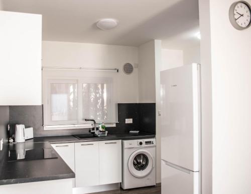 Dapur atau dapur kecil di Lovely one bedroom apartment with nice view