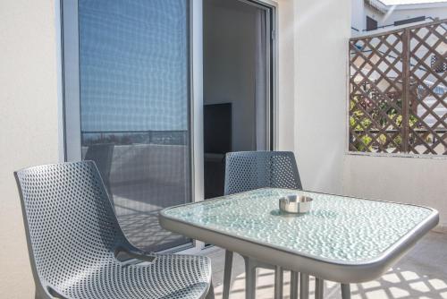 Balkoni atau teres di Lovely one bedroom apartment with nice view
