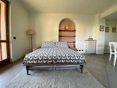 a bedroom with a bed in a room at Villa Vittoria in Erba