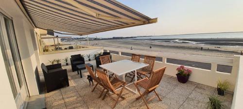 Superbe appartement avec terasse face à la mer