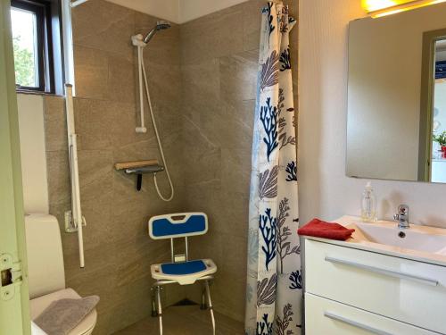 Kúpeľňa v ubytovaní Hyggeligt byhus ved glasværkstedet på Nordmors