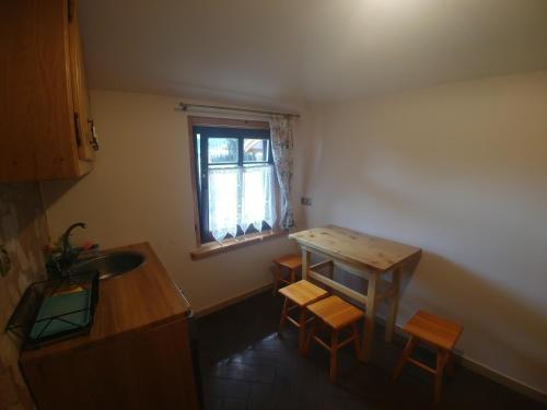 Una cocina o zona de cocina en Stary Spichlerz nad Wartą