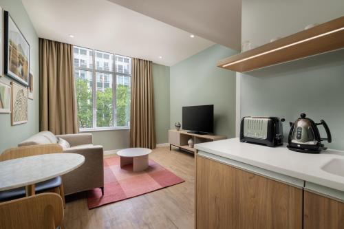 The Lincoln Suites photo 16