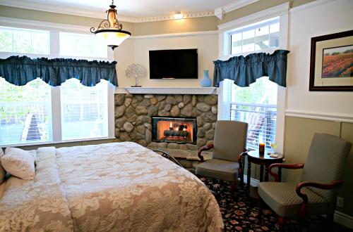 Katil atau katil-katil dalam bilik di ForFriends Inn Wine Country Bed and Breakfast