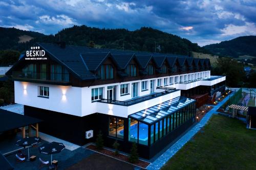 Hotel Beskid BALNEO Medical Resort & SPA — Pool view
