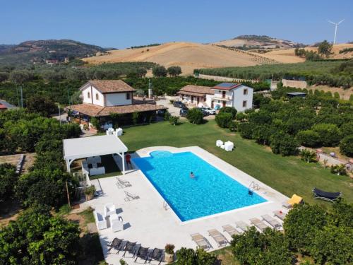 an aerial view of a villa with a swimming pool at Agriturismo Trappeto Vecchio in San Demetrio Corone