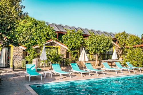 Bassein majutusasutuses Leda Beach Hotel või selle lähedal