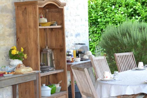 Un jardín fuera de Chambre d'hôtes Au Picatal