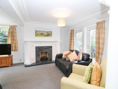 a living room with a couch and a fireplace at Bridgedown House in Richmond